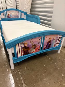 Delta Frozen Elsa Anna Toddler bed blue with Graco mattress