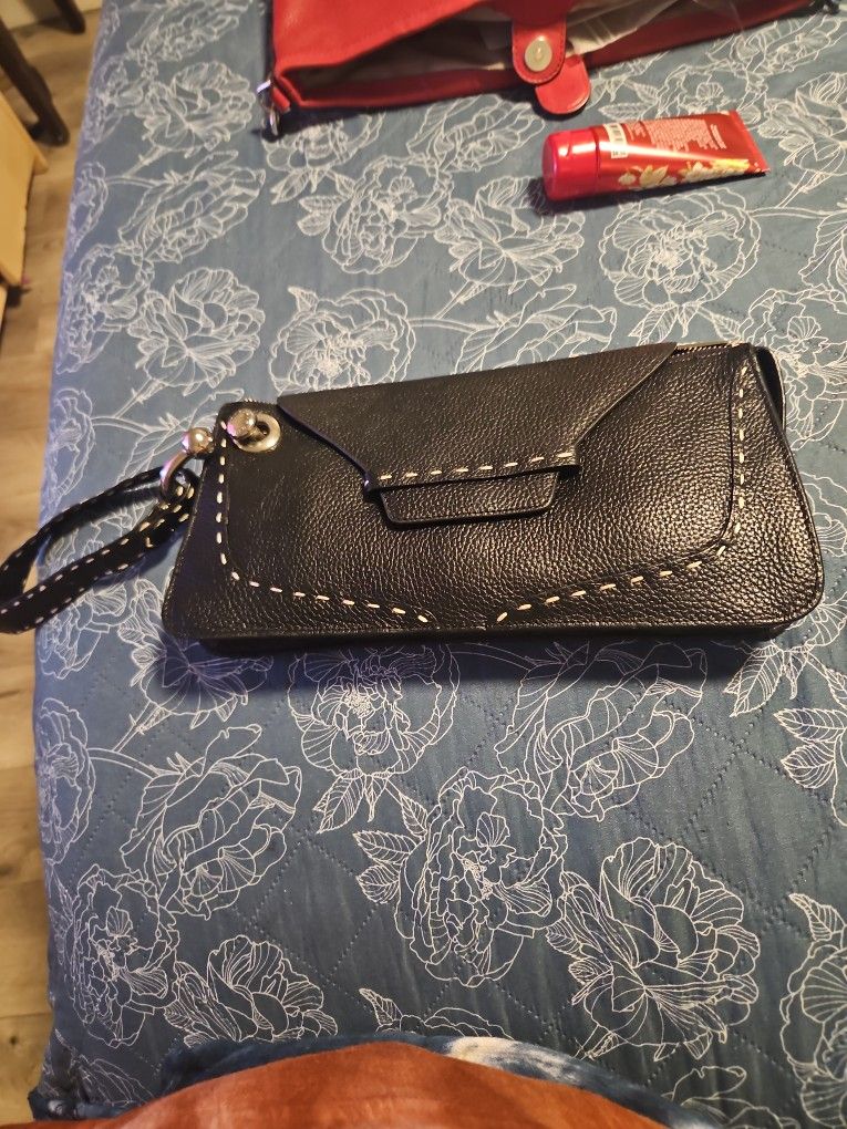 BCBG Wristlet  20$