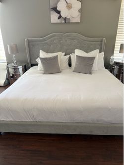 King Bed -   Velvet