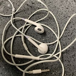 I Phone Earphones !!