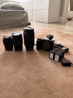 Sony ZV-E10 bundle + 3 lenses + accessories