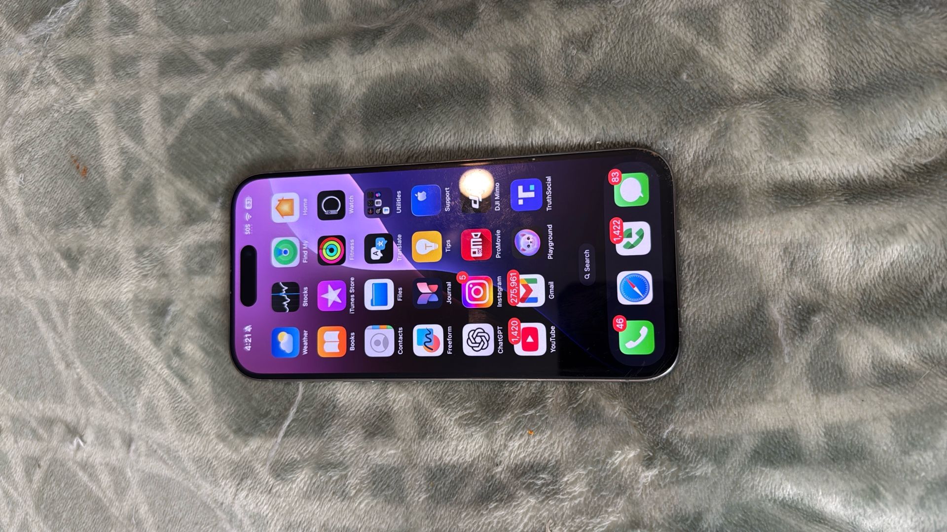 iPhone 15 Pro – Cracked Back – T-Mobile Locked – $250