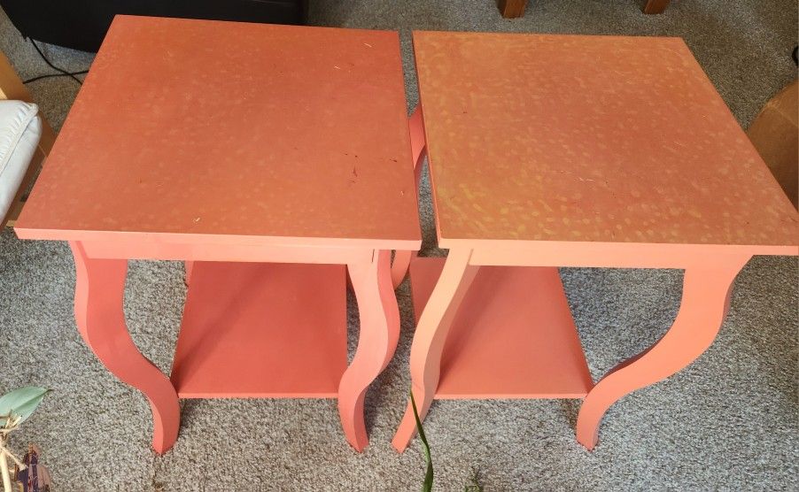 2 Side Tables 