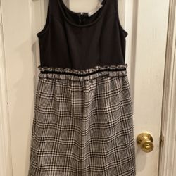 Charlotte Russe casual dress size Small black top with plaid skit