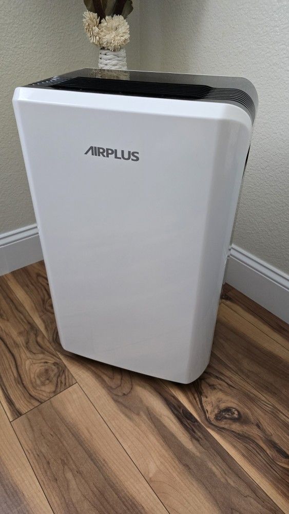 NEW AIRPLUS DEHUMIDIFIER 