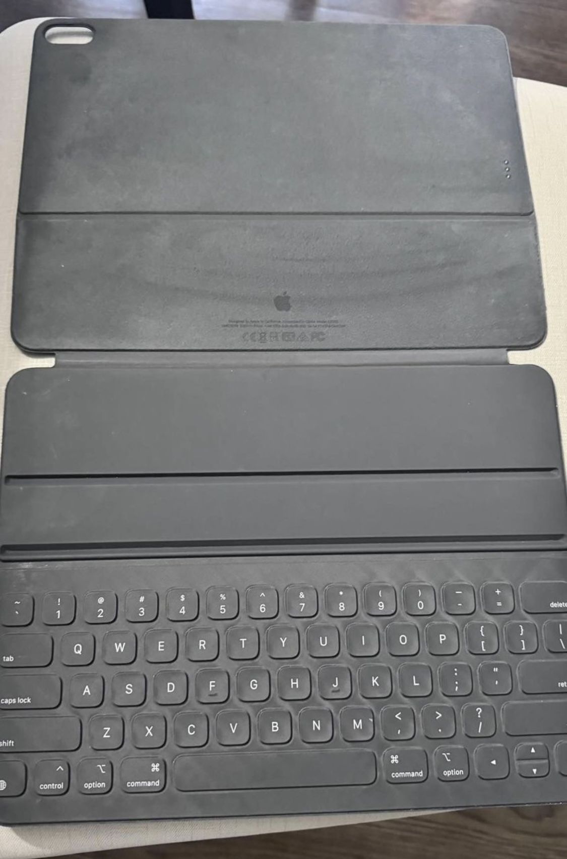 12.9 Apple Keyboard 