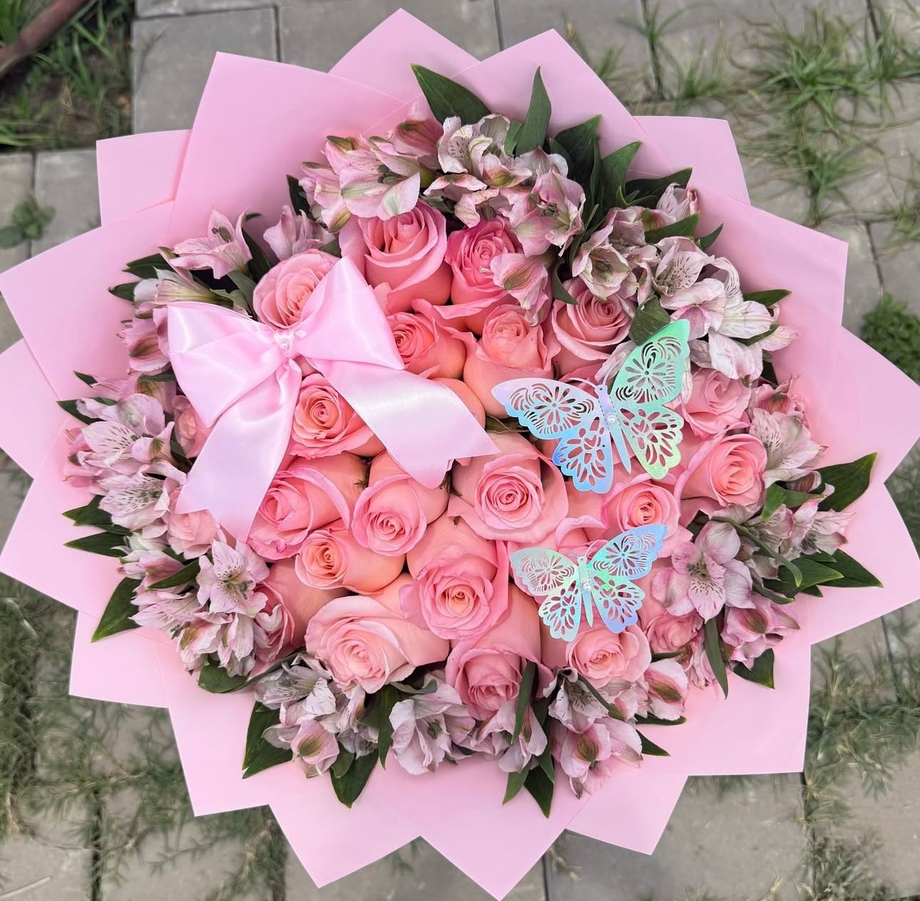 25 Pink Roses Bouquet