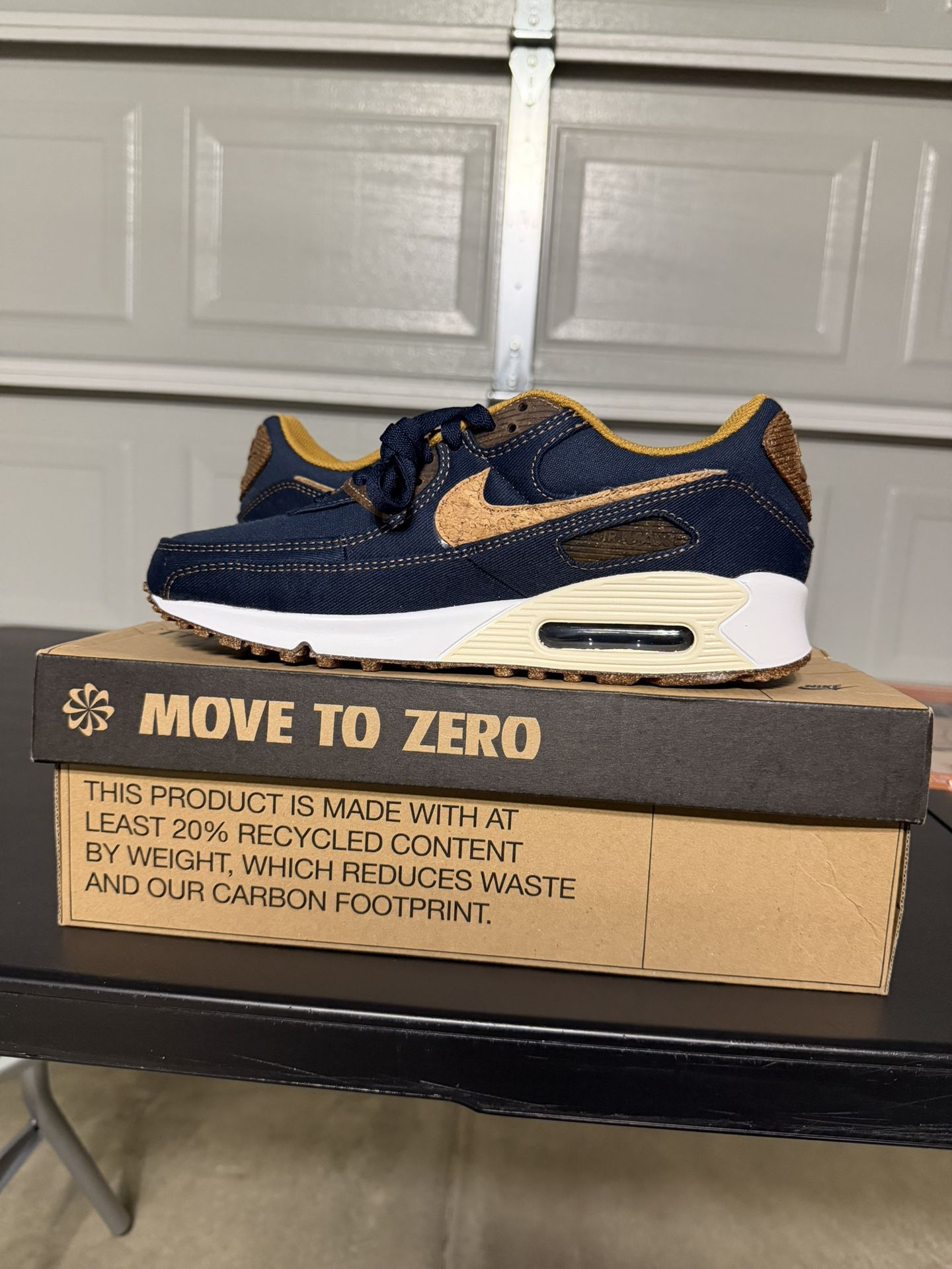 NIKE AIR MAX 90 NEW SIZE 8.5 $110