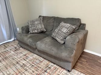Gray Fabric Loveseat with Throw Pillows