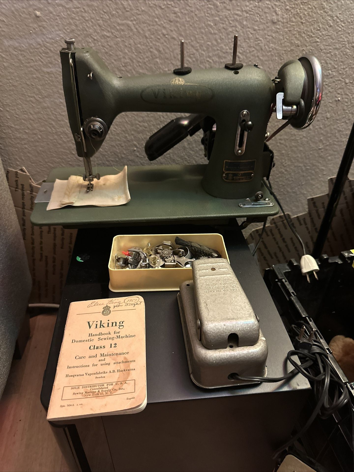 Vintage 1951 Husqvarna Viking Sewing Machine Type 21 C1225616 Pedal +Manual