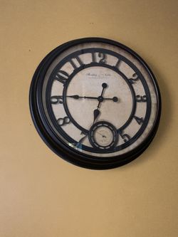 Beautiful large wall clock 30”
