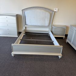 New bedroom set! Amazing looking !