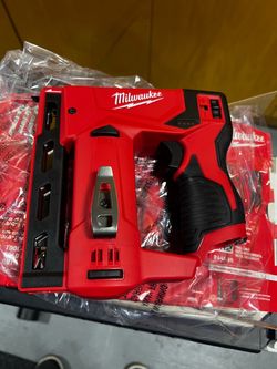 Milwaukee M12 3/8” Crown Stapler