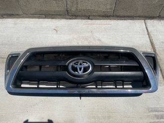 Toyota Tacoma grill 05-15
