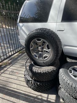 Lt255/75R17  JEEP 5RIMS 5TIRES