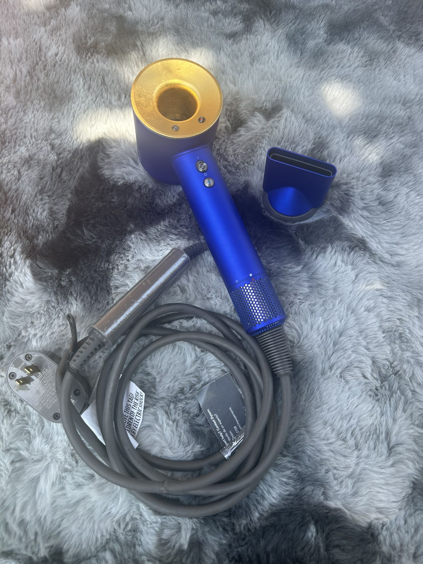 Dyson Supersonic HD01With 23.75 Karat Gold Plated Face