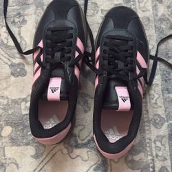 Women’s Size 7.5 Adidas Brand New
