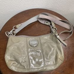 Hobo Signature Stitched Convertible X-body #15141 Gray Patent Leather Cross Body Bag (Coach)