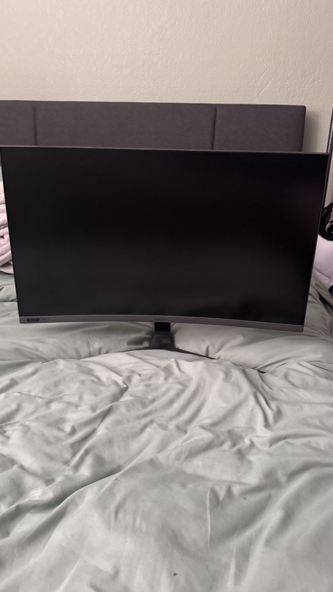 Samsung 27” curved gaming monitor