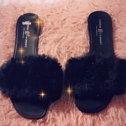 New Fuzzyv Elegant Sandals$20