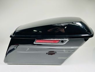 2015-2017 Harley Davidson Touring FLHXS OWM Right Hard Saddlebag with Lid Black.F6.OBO. SM9KNT0902