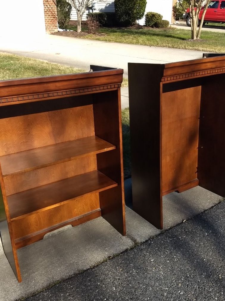 CURB ALERT - FREE BOOKCASES!