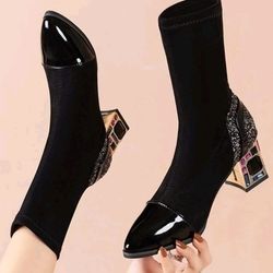 ELEGANT  BLACK BOOTS SIZE 5 5