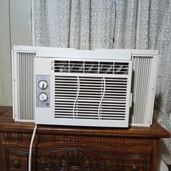 NEW GE 5100 btu Air Conditioner 