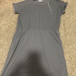columbia dress with pockets (size medium)