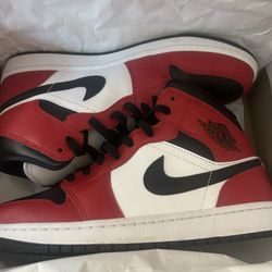 Jordan 1 Mid