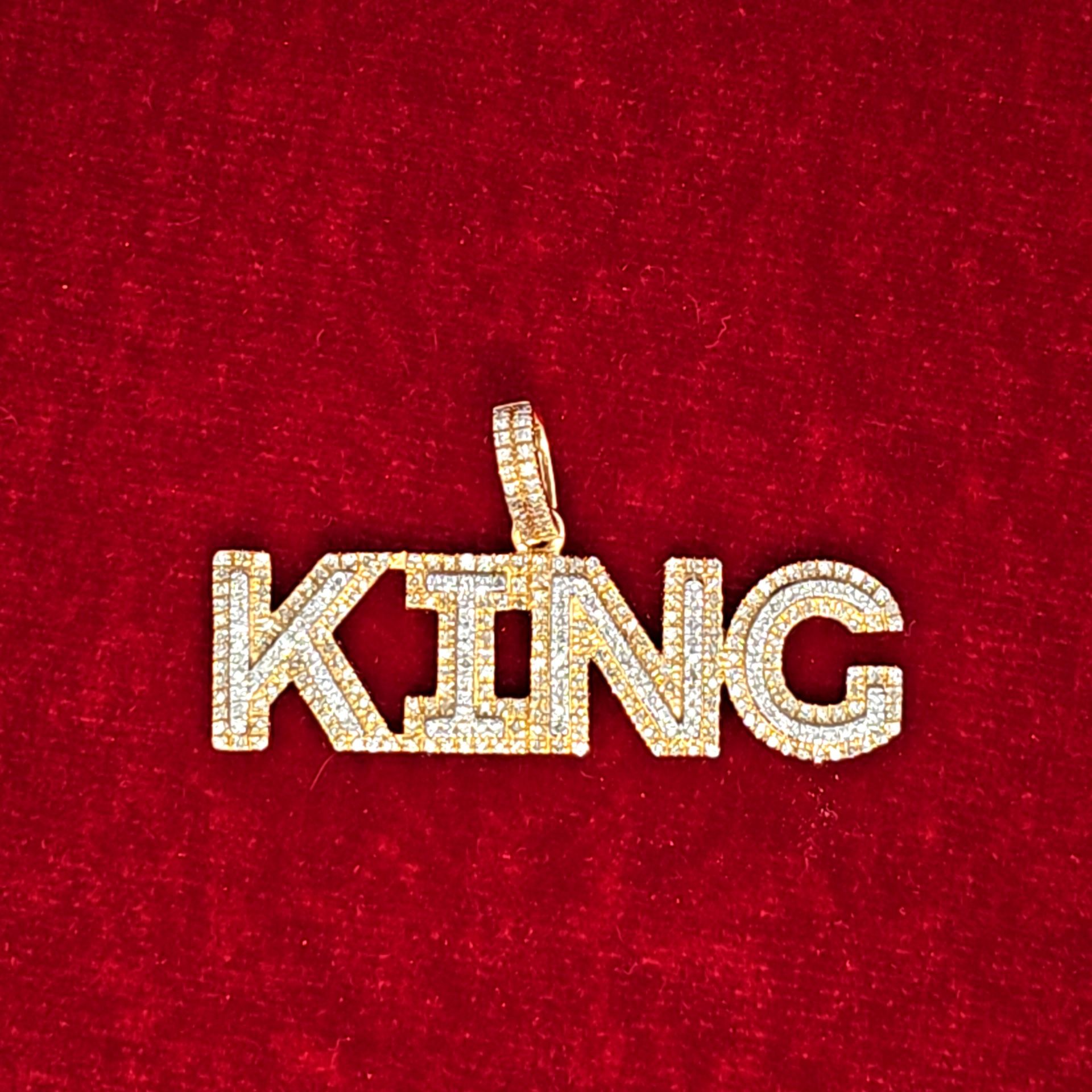 Sparkling King Pendant 10K Yellow Gold 0.68ctw Diamond
