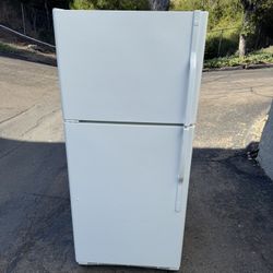Household GE Refrigerator Fridge Freezer Great For Garage