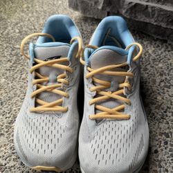 Altra Via Olympus Women’s Road Running Shoe Light Gray