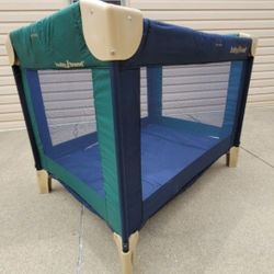 Travel  baby crib / pack-in-play