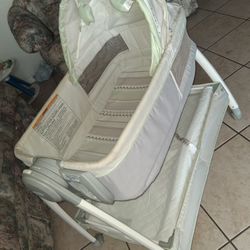 Graco Dream Suite 2 In 1 Basinet And Changing Table 