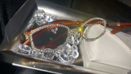 Millionaire Celebrity Glasses “Look Like Money” One (1) Unisex wooden frame with sparkling lab, diamond ice trim. Comes with a white protective case f