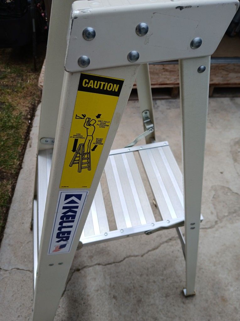 Keller 2 Foot  Ladder  Like New 