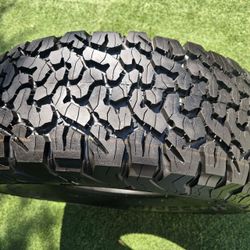 1 NEW BFG 37-12-50R17 $325