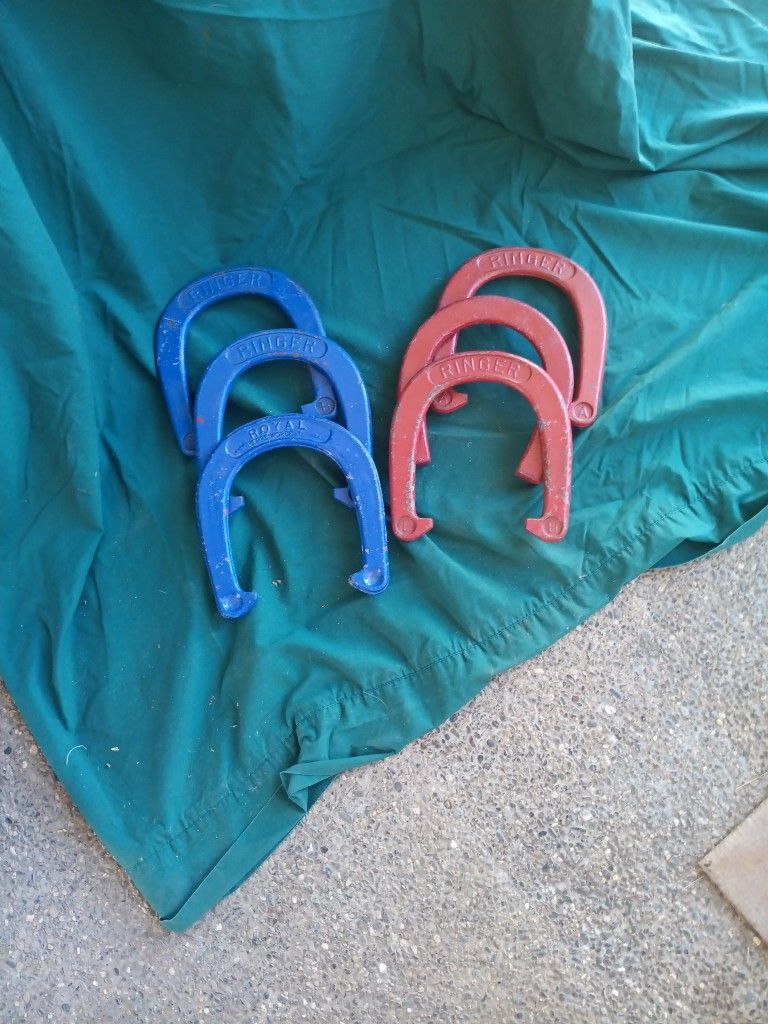 SET OF HEAVY HORSE SHOES