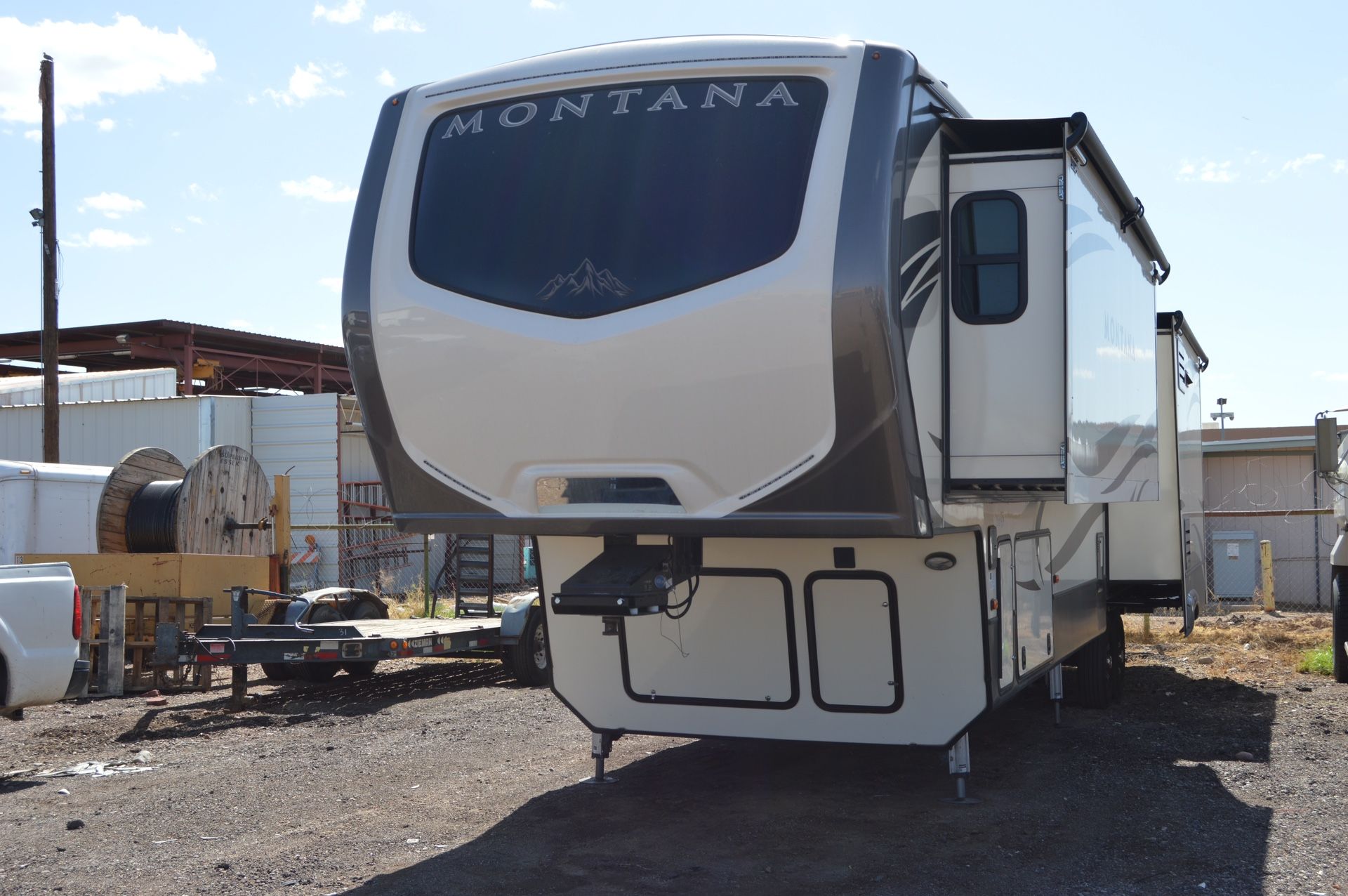 2017 Fifth wheel 3810 MS