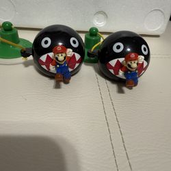 VTG Mario & Chomp Wendy's Kids Meal Toy 2002 Friction Pull Back Wheels Suction C  2pcs