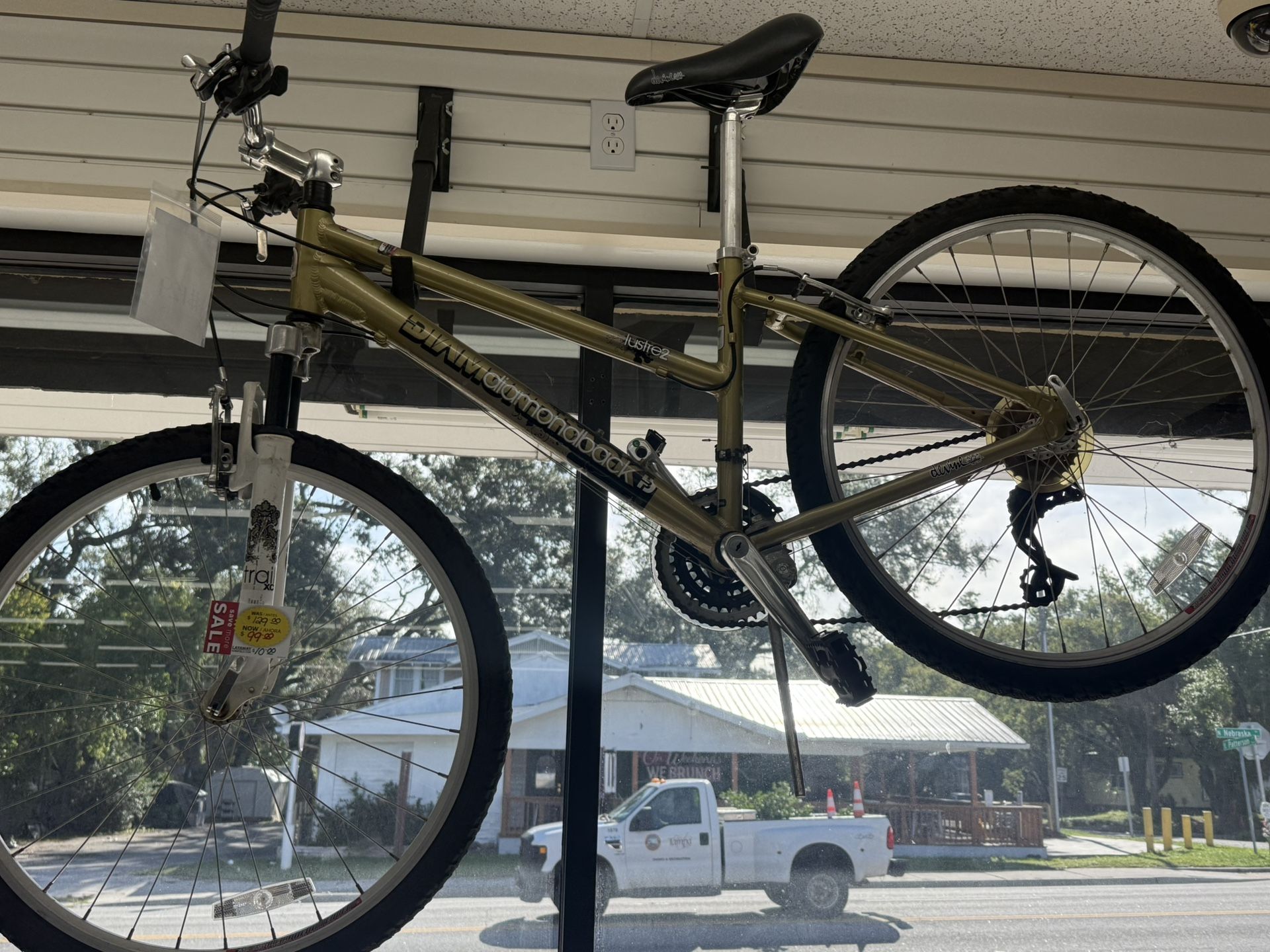 Diamondback Mountain Bike 21-Speed – $103