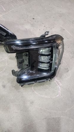 2023 gmc Yukon headlight