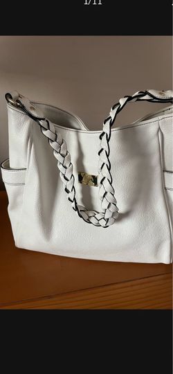 beautiful big bag from Liz Claiborne the color is white. It’s barely used. It’s A beautiful big bag from Liz Claiborne the color is white. It’s barely