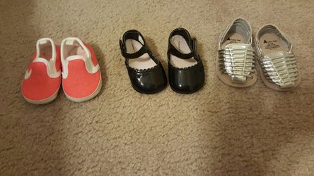 baby shoes 2 Gap and 1 Faded Glory 0 to 3 m