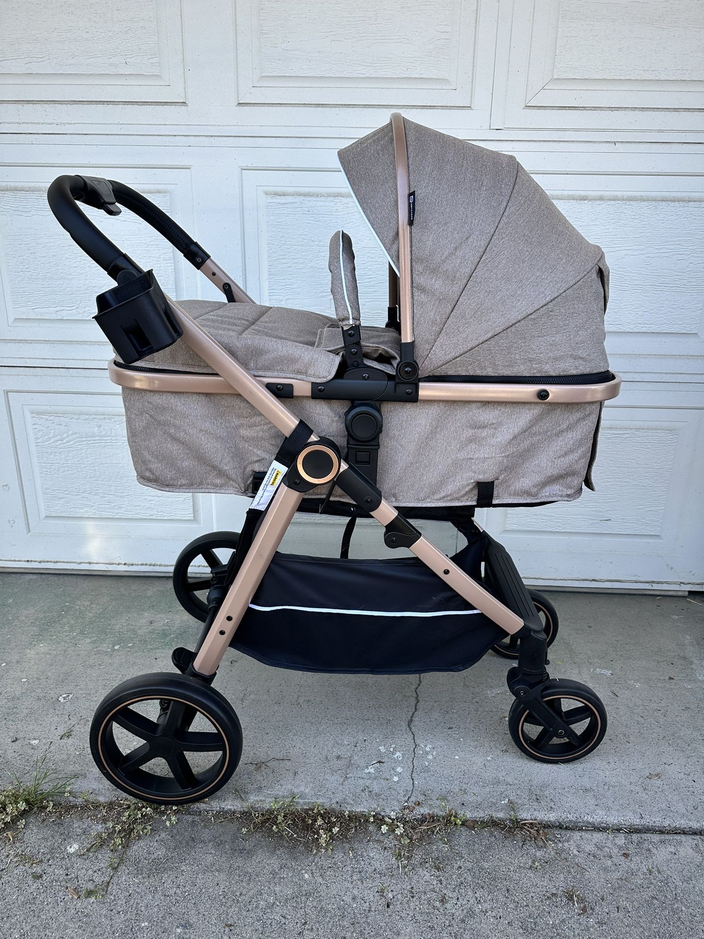 Brand New Stroller / Nueva Cariola