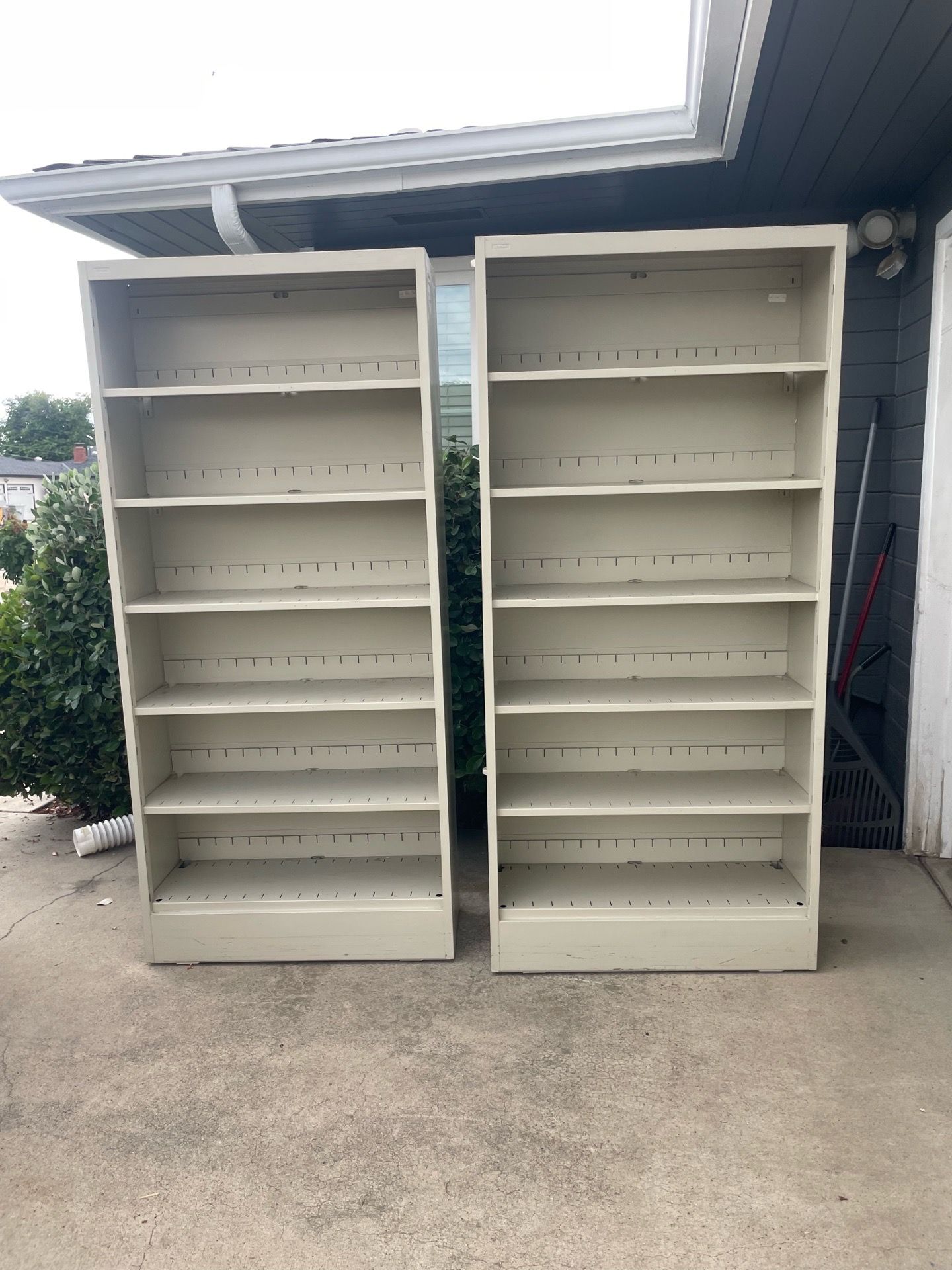 Comercial racks shelves