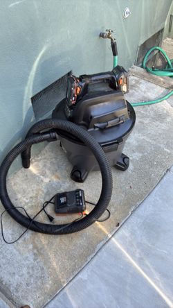 Ridgid wireless 18v vacuum with charger base and 3 batteries