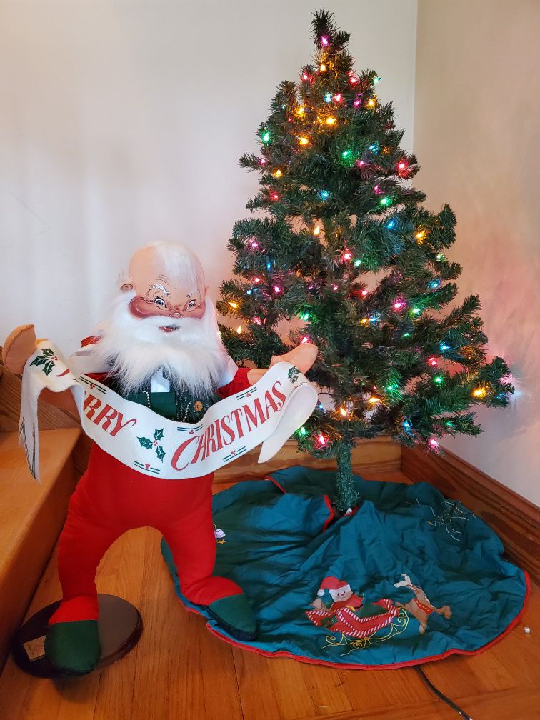 Vintage 1992 30 inch Annalee Santa with Merry Christmas Banner on wood stand