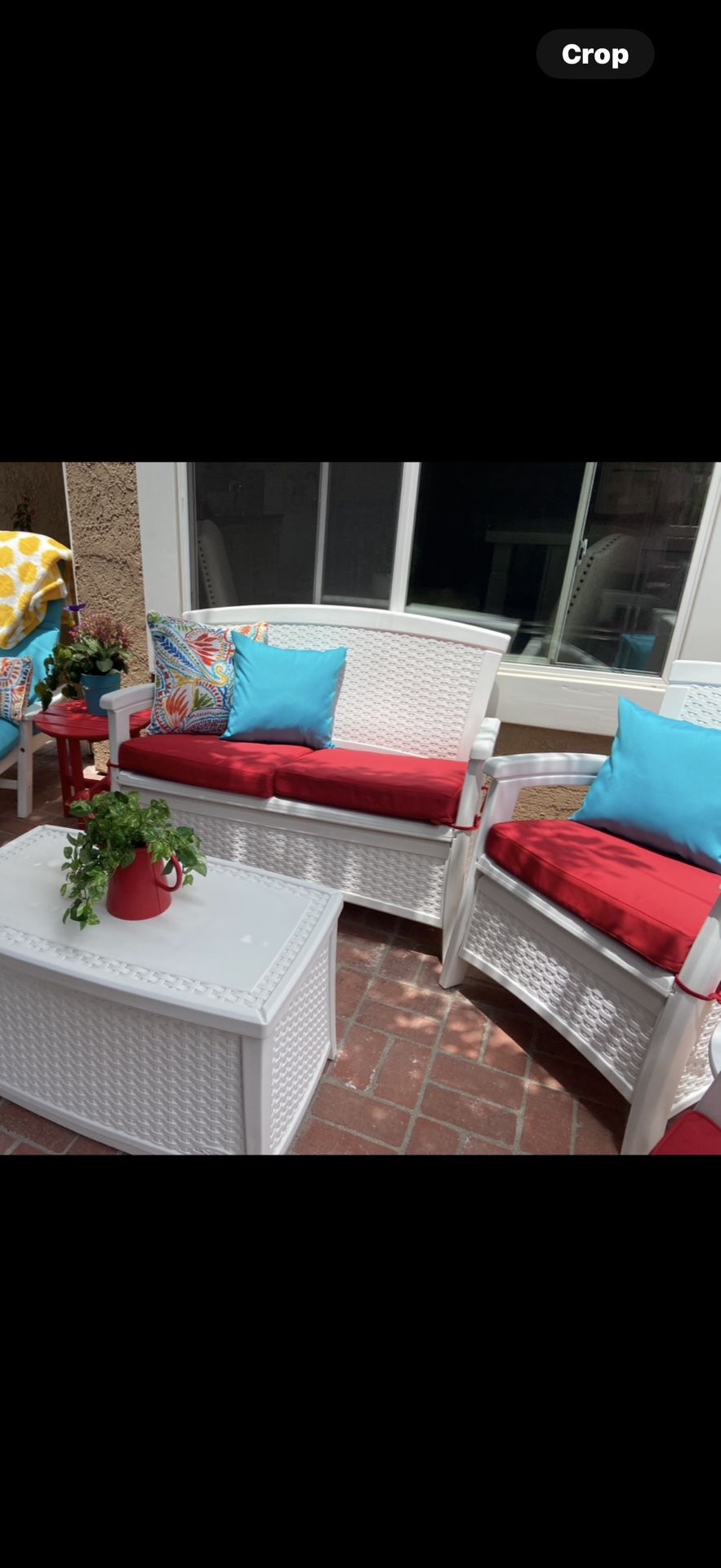 Like New Suncast 4 Piece Patio furniture